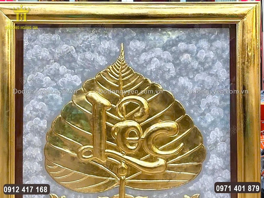 Chữ "Lộc" được chạm th&uacute;c nổi sắc n&eacute;t, mềm mại v&agrave; uyển chuyển